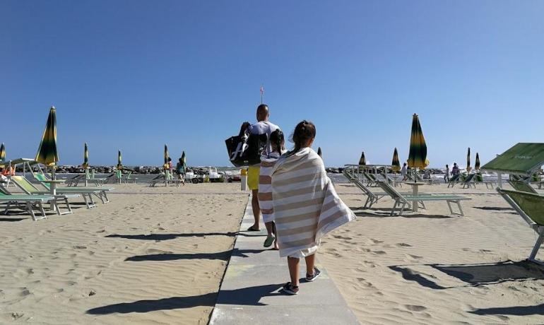 parkhotelserena en last-minute-offer-for-june-in-hotel-in-viserbella-di-rimini-with-beach-included 014