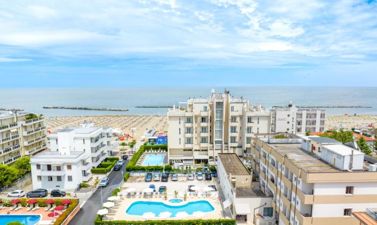 parkhotelserena it super-offerte-di-agosto-a-viserbella-di-rimini 011