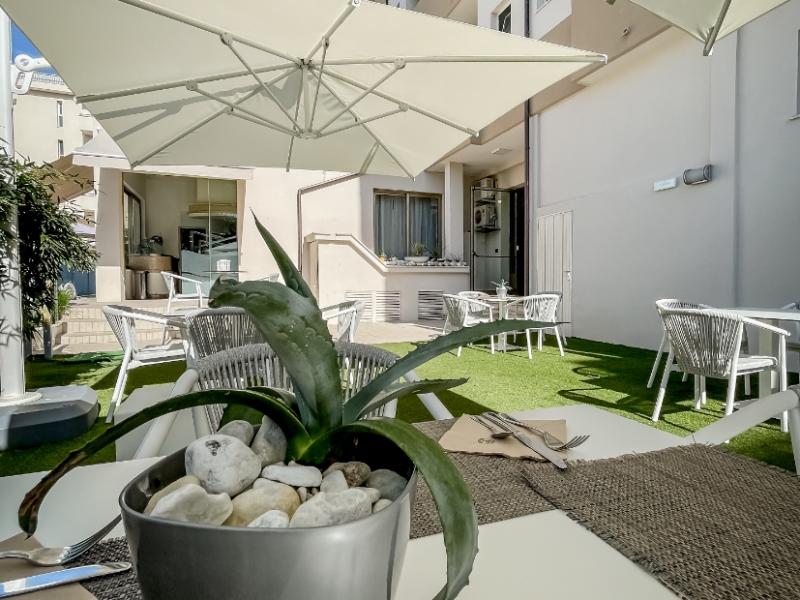 parkhotelserena en outdoor-pool 012